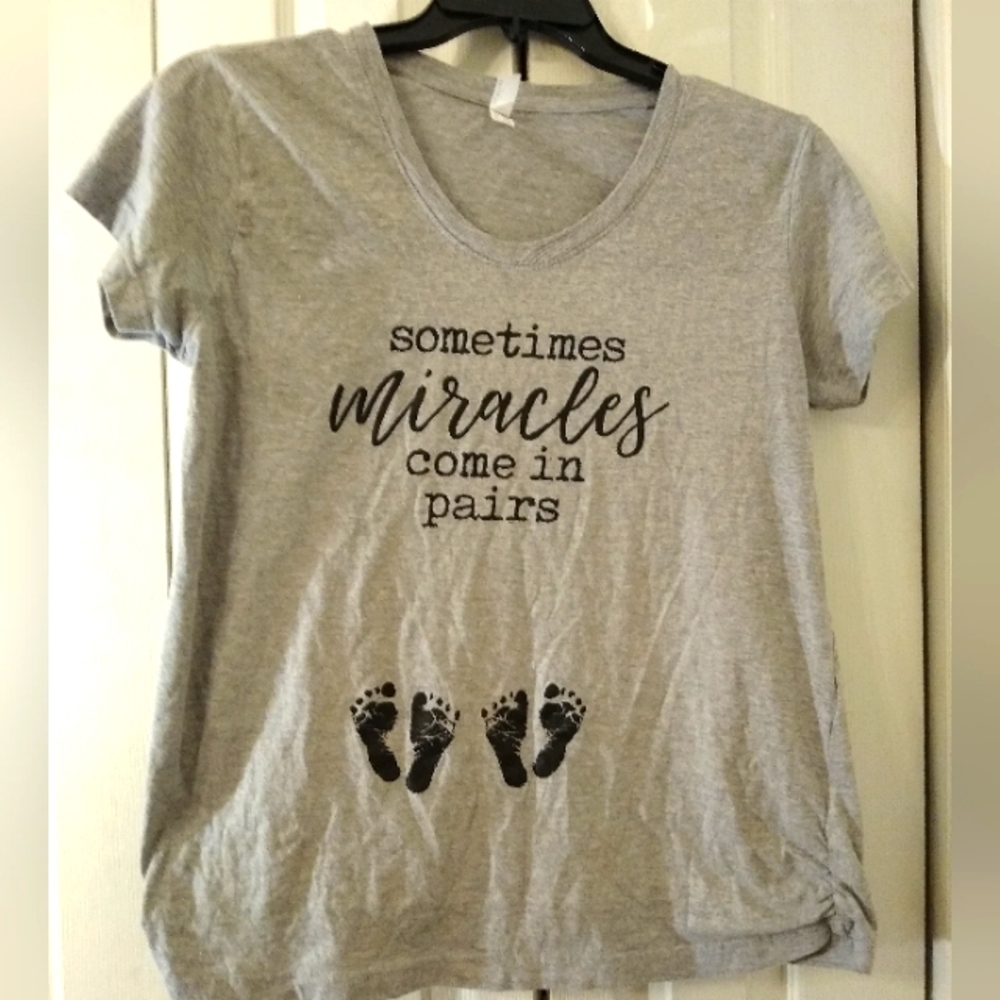 Cute tee for Mom Expecting Twins-Size Lg